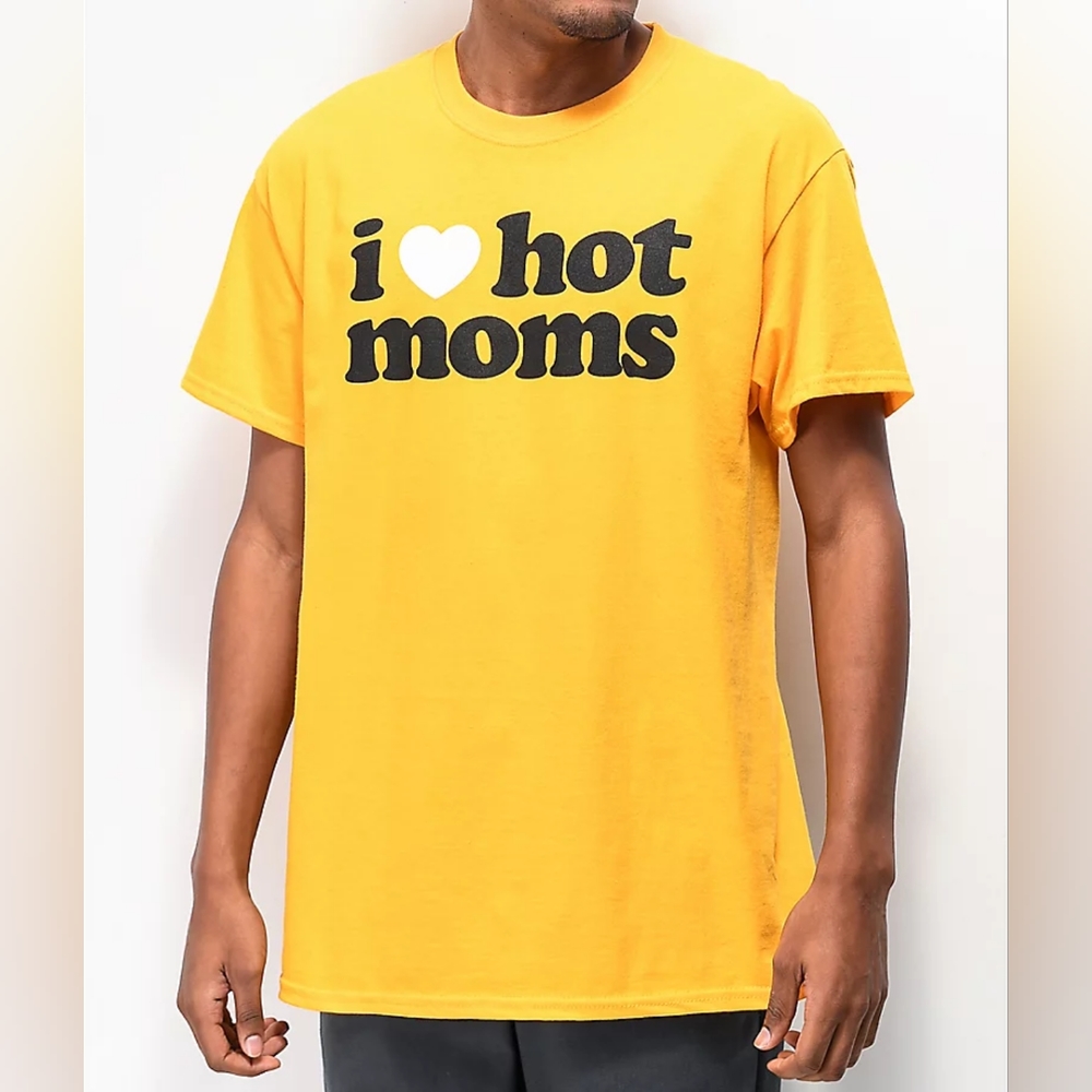 Danny Duncan I Heart Hot Moms Gold T-Shirt M